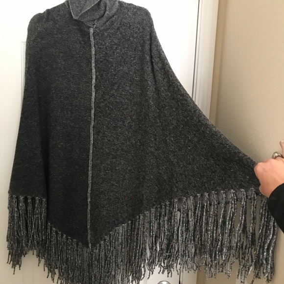 **PRICEDROP** ZARA Knit Fringe Poncho - Picture 6 of 6